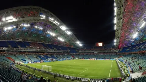 2018年选秀第九顺位新秀加盟勇士，签下一季短期合同，上赛季场均得分达7分